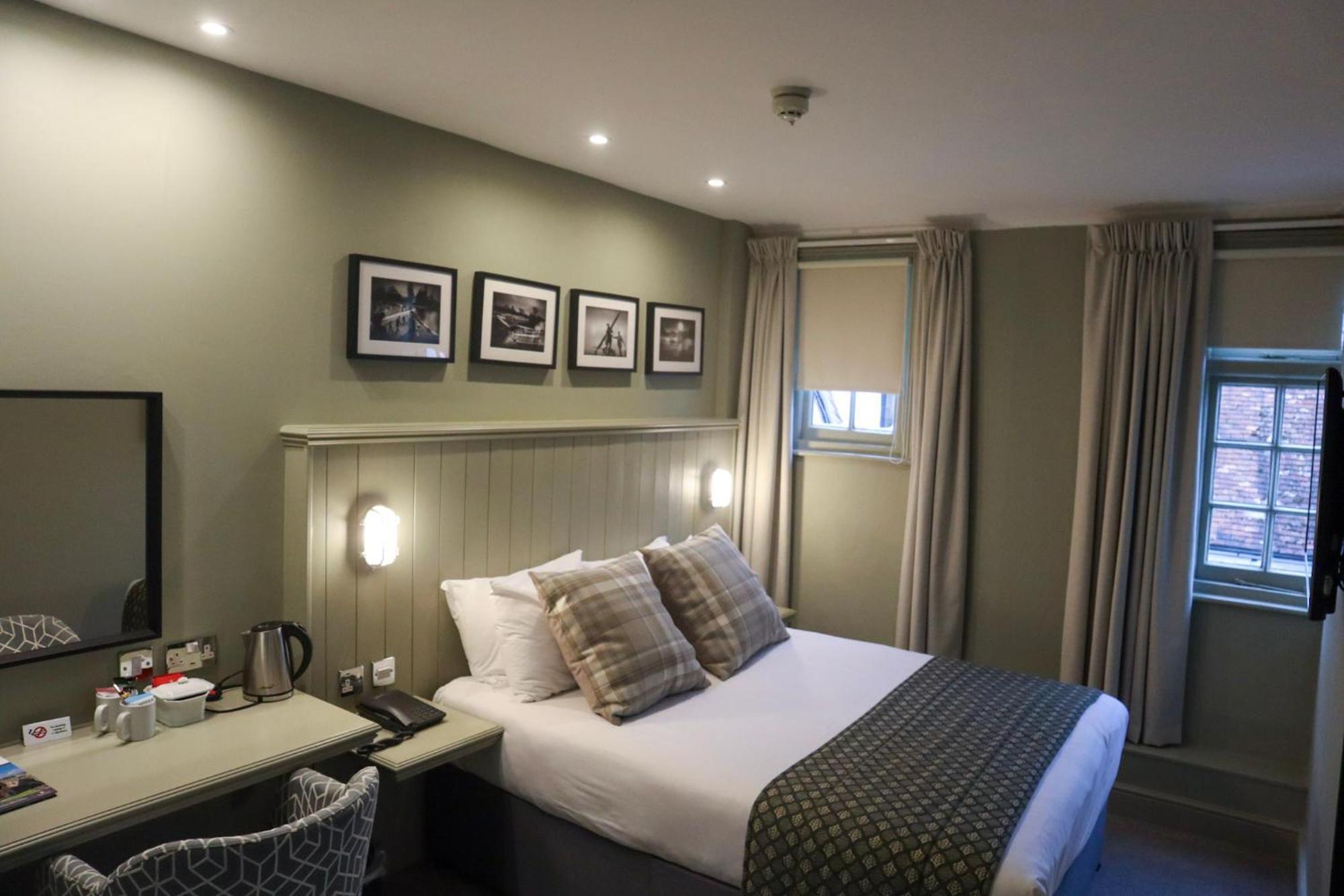 The George Hotel
